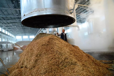 匠心鑄就非凡品質 雞公山糧液十五載榮膺國際金獎